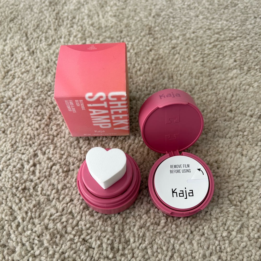 NIB CHEEKY STAMP- Bouncy Liquid Cushion Blush with Heart-Shaped Stamp- Feisty